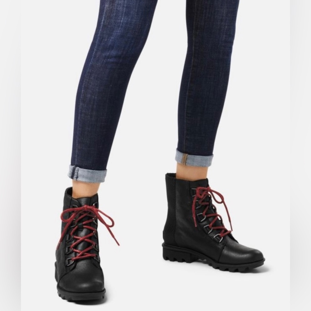 {Sorel}Phoenix Short Lace Boots Size 9.5